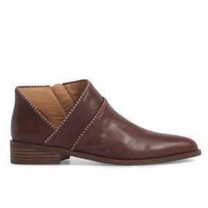 NWT Lucky Brand Studded Leather V-Cut Ankle Boots